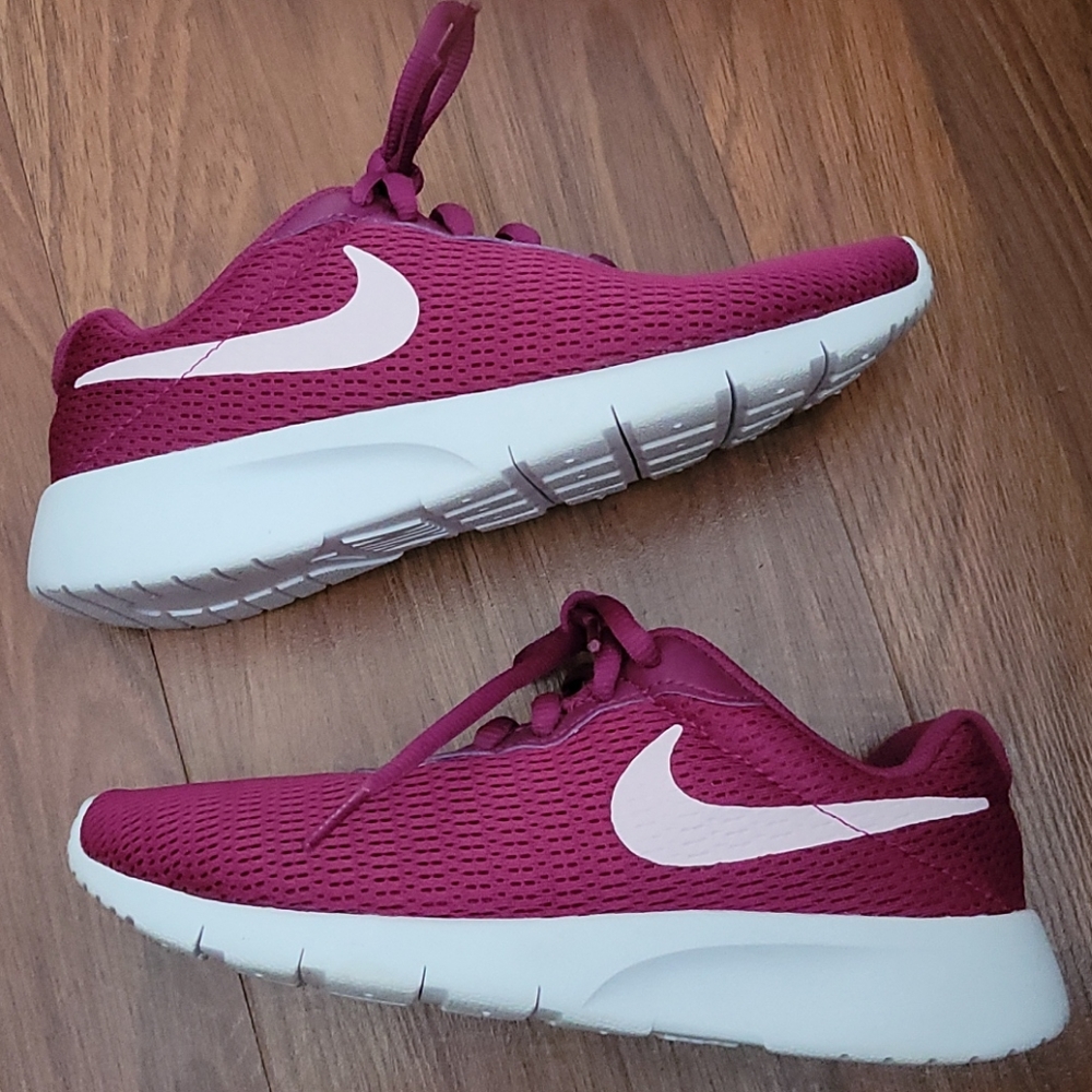 ✨️SOLD✨️Kids Maroon Nike Runners Size 3.5 EUC - Picture 8 of 11